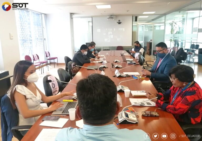 Superintendente participó en sesión de la Comisión de GAD